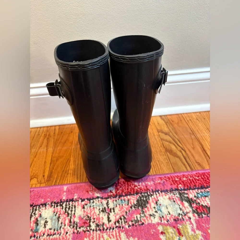 Hunter Classic Black Waterproof Boots - Picture 2 of 9